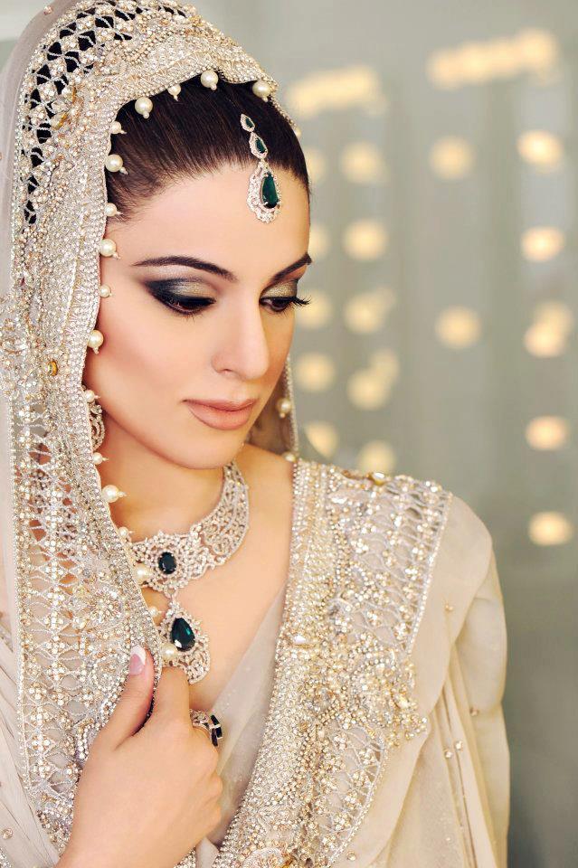 30 Beautiful Pakistani Bridal Makeup Looks Style Arena 6053